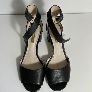 Louise et Cie Karisa black leather ankle cuff lock heeled sandals SZ 6M -36